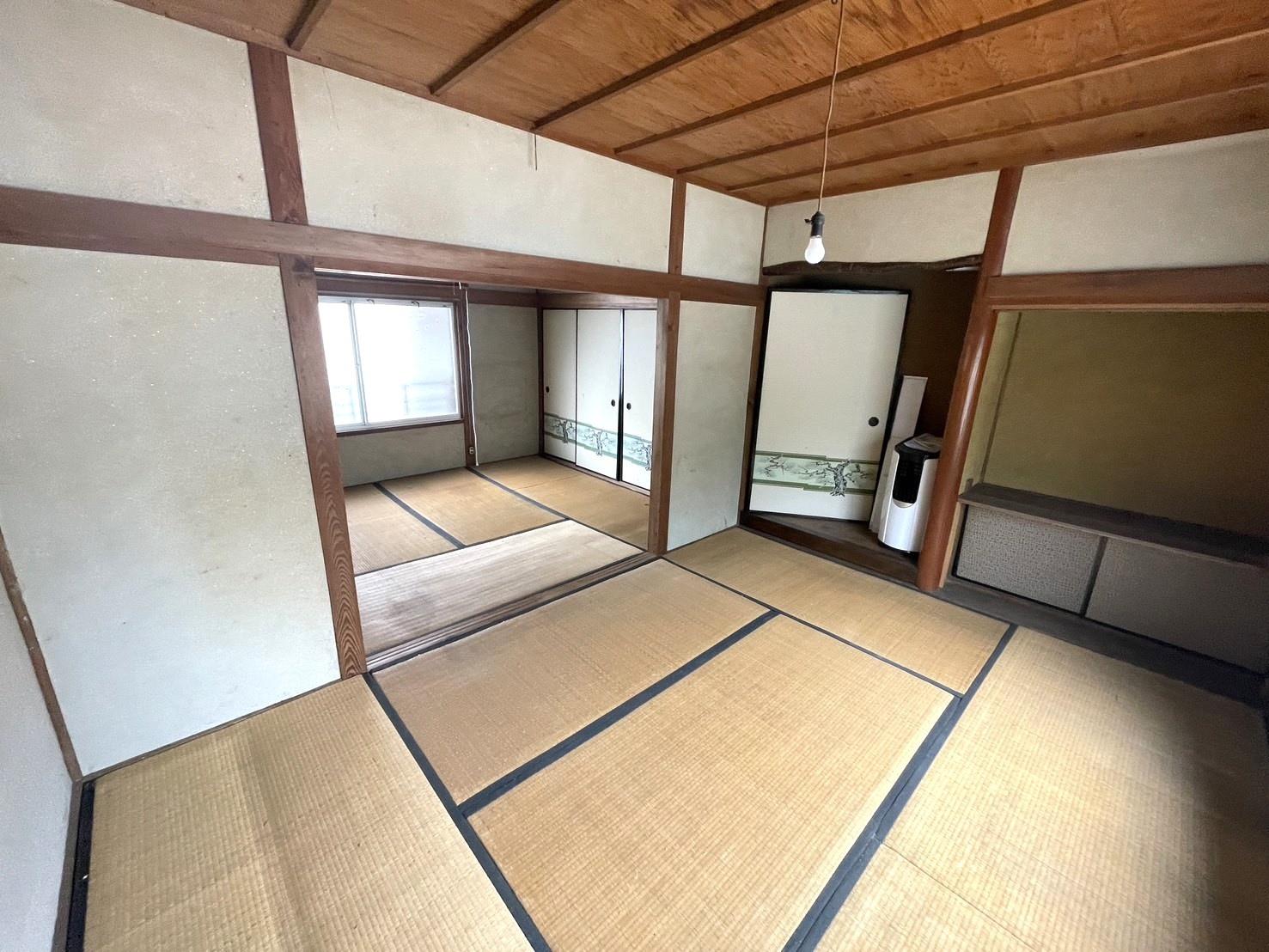 居室・リビング　２階にも荷物を保管できます♪