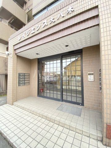 【京都市西京区上桂御正町のマンションのエントランス】