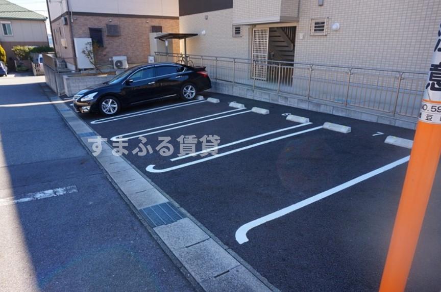 【セジュール中央台の駐車場】