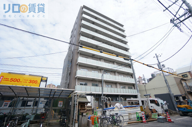 【大阪市生野区中川西のマンションの建物外観】