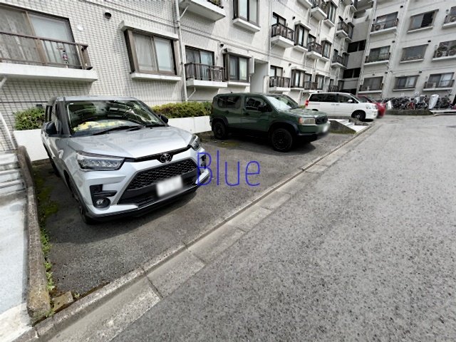 【鎌倉市笛田のマンションの駐車場】