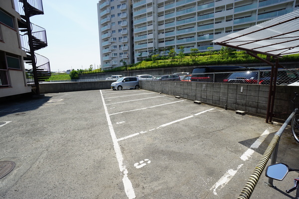 【吹田市山田西のマンションの駐車場】