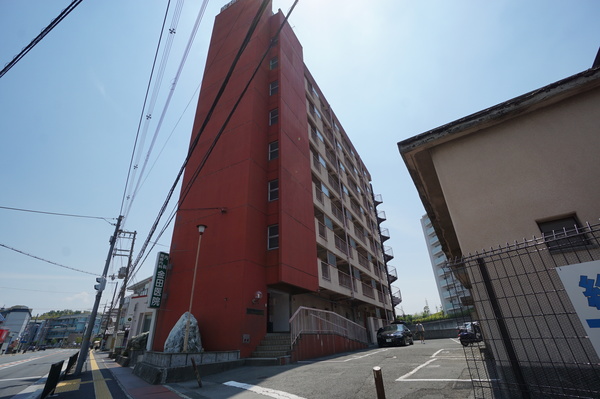 吹田市山田西のマンションの建物外観