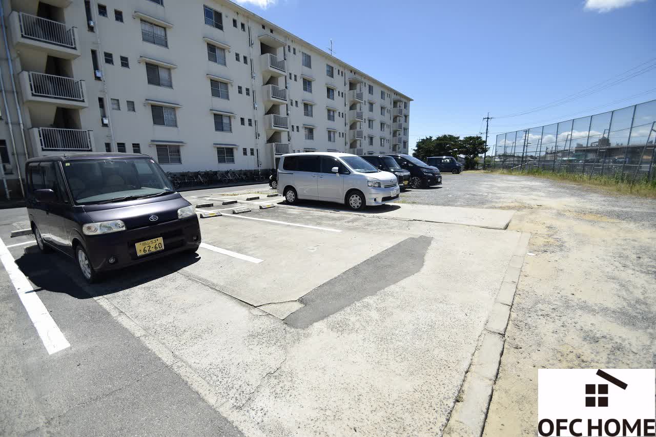 【岡山市東区河本町のマンションの駐車場】