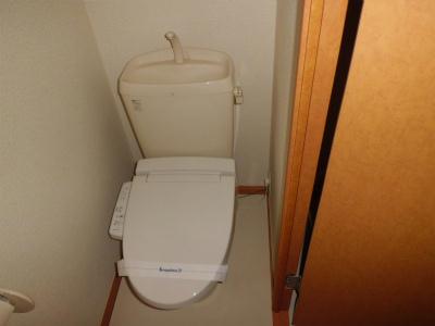 トイレ　温水洗浄便座です。