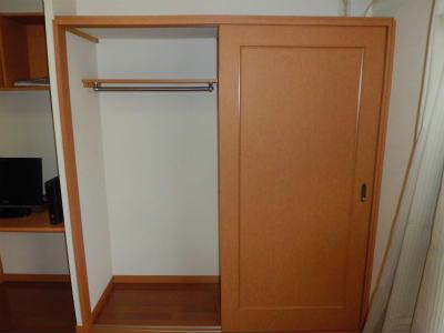収納　コートも吊れるクローゼット。
