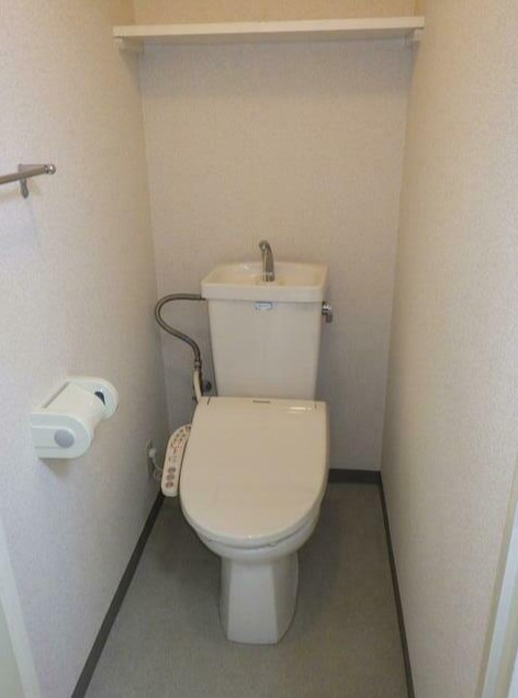 東急東横線 新丸子駅 徒歩7分 4階建 築30年のトイレ写真
