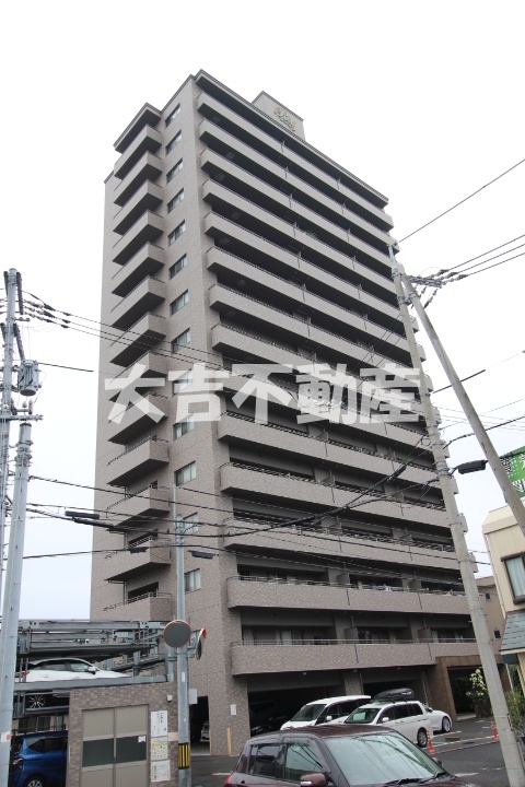 岡山市北区大供表町のマンションの建物外観