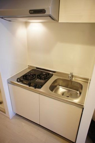 キッチン　システムキッチンで広々