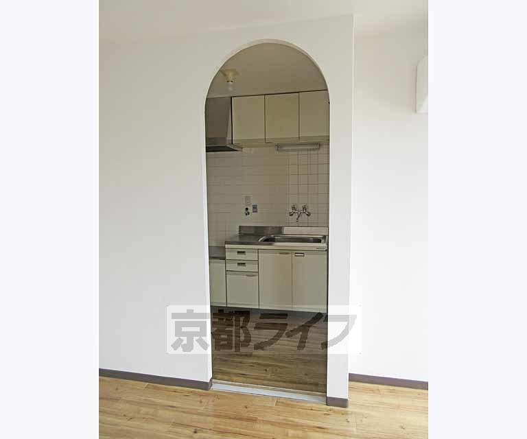 その他部屋・スペース　キッチン入り口が可愛い・