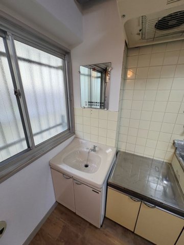 洗面設備　使いやすい洗面所です