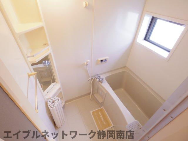 バス・シャワールーム　落ち着いた空間のお風呂です