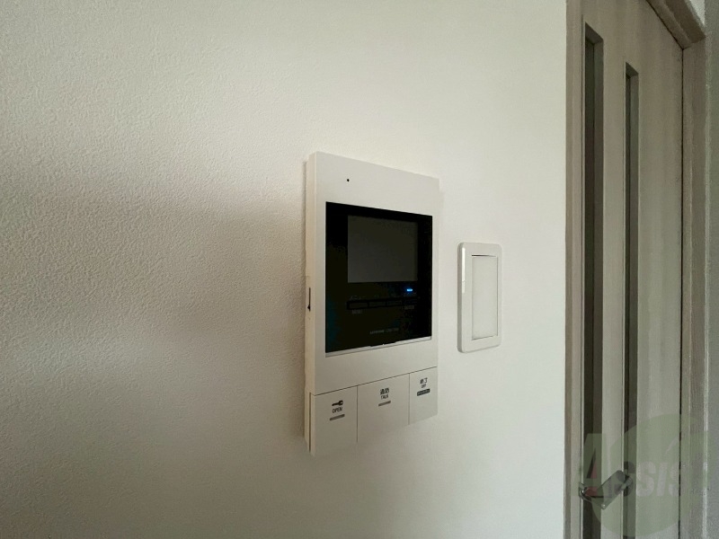 セキュリティ　ＴＶモニター付インターホンです。来客者の顔が見えるので安心！