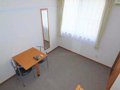 居室・リビング　ベッド上からのアングルです