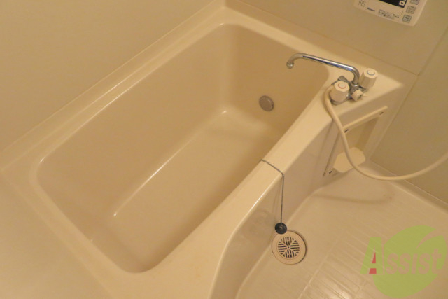 バス・シャワールーム　お風呂は追焚機能が付いていて冬場も安心です。