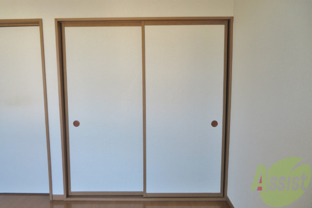 収納　押入には沢山の収納スペースがございます。