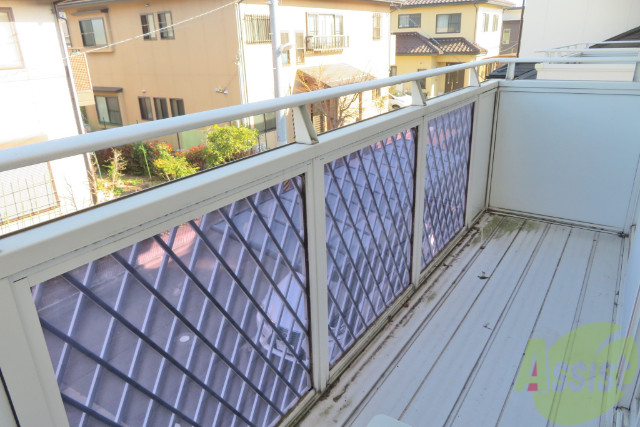 バルコニー　バルコニーがあるので、晴れた日は外で洗濯物が干せますね。