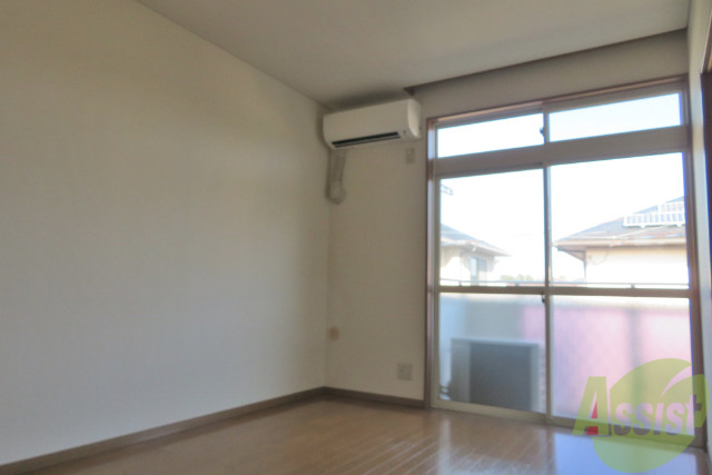 居室・リビング　リビングには大きな窓が明るい印象がいいですね。