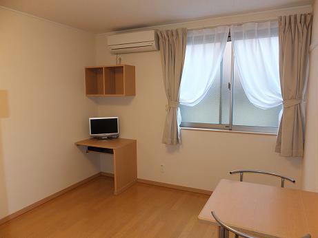居室・リビング　家具家電設置済みのお部屋です。