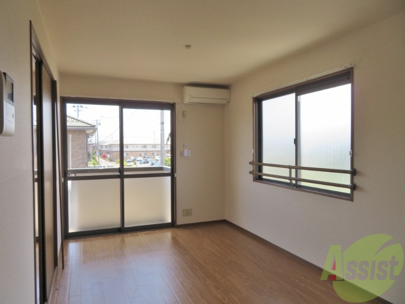 居室・リビング　コチラは９帖のダイニングキッチンです。広々していますね。