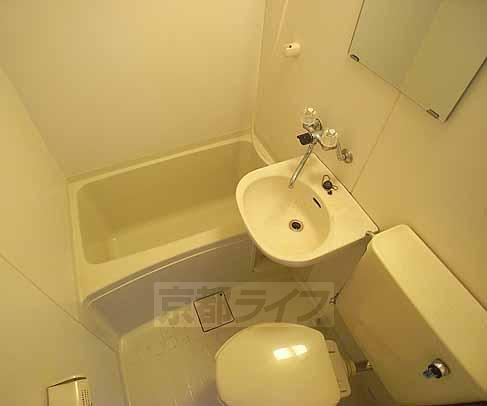 バス・シャワールーム　お掃除も簡単。ユニットバスです