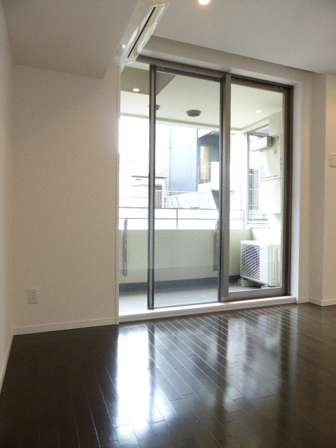 居室・リビング　内観１