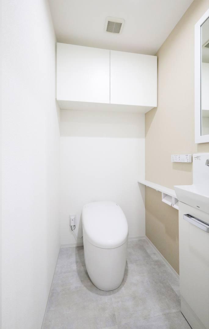 トイレ　見た目すっきりタンクレストイレ