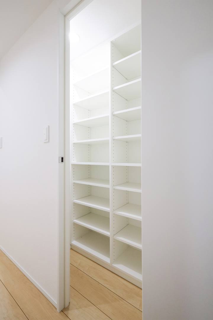 収納　シューズボックスです★