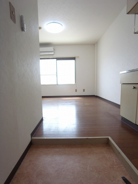 玄関　※別号室の写真です