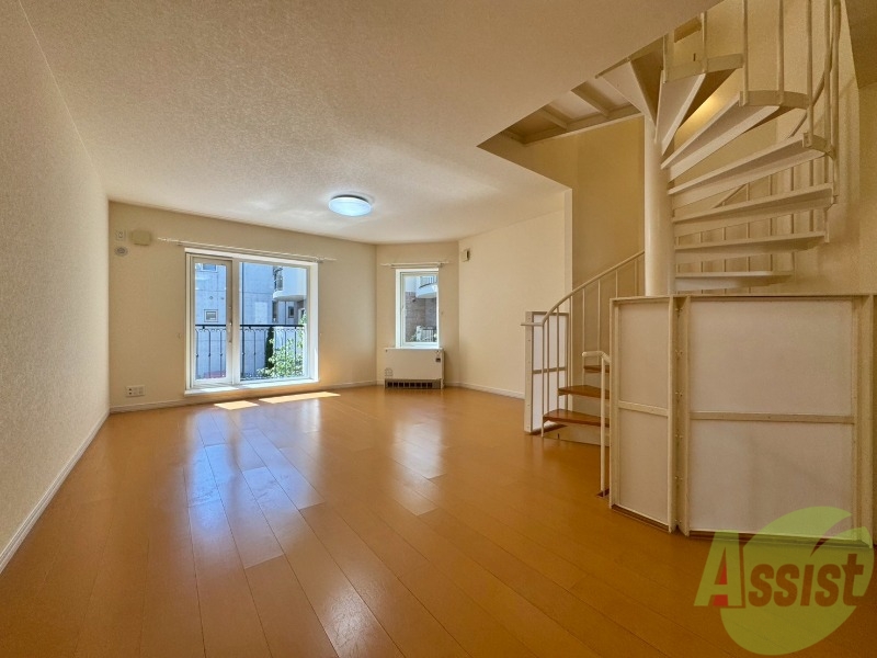 居室・リビング　広くてきれいなリビングです！快適に過ごせそうですね。