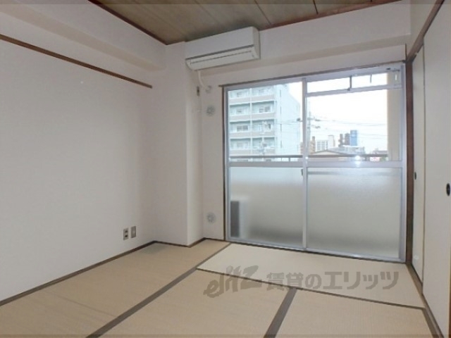 居室・リビング　６帖