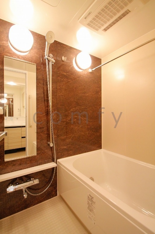 バス・シャワールーム　バスルーム