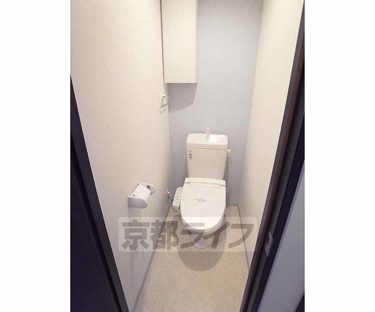 トイレ　温水洗浄便座付きで快適に過ごせます・