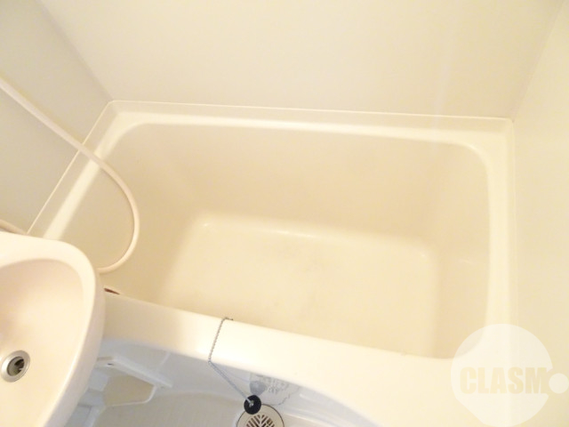 バス・シャワールーム　キレイにリフォームされています♪