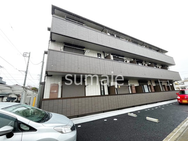 建物外観　3階建てのアパート