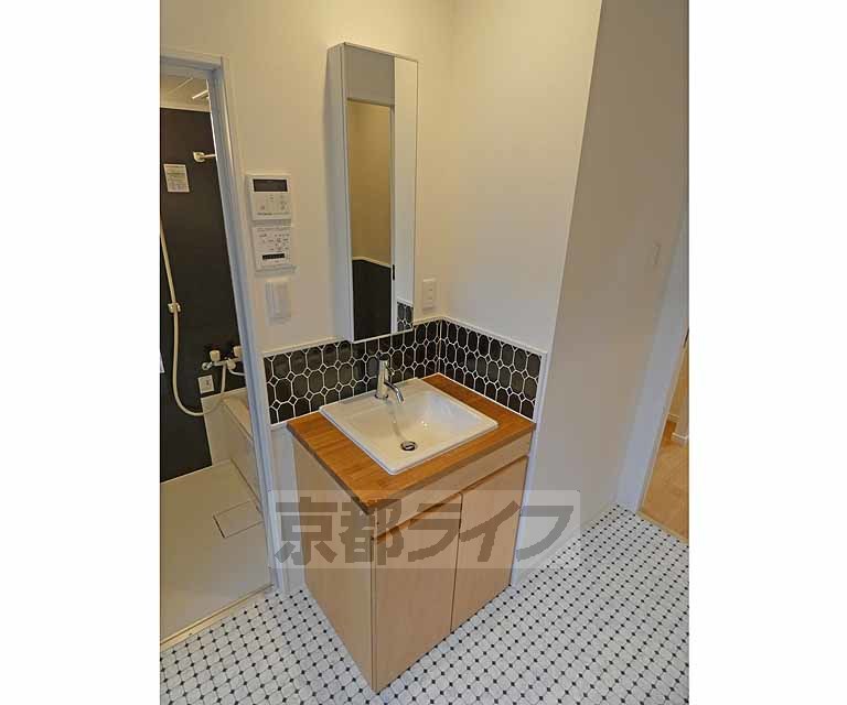 洗面設備　独立洗面台です・