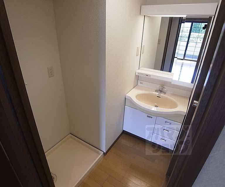 洗面設備　独立洗面台です