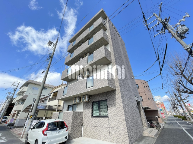 建物外観　タイル張りのオシャレな外観です