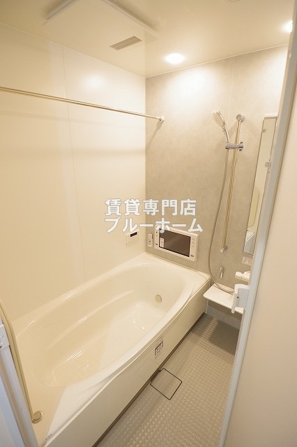 バス・シャワールーム　浴室乾燥機・追い炊き機能付きお風呂です！