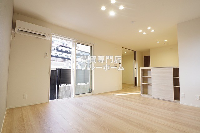 居室・リビング　14.8帖の広いリビングです！