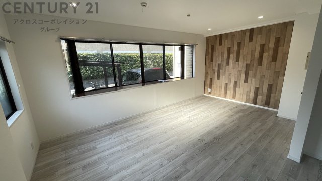 居室・リビング　2面採光で明るいリビング♪