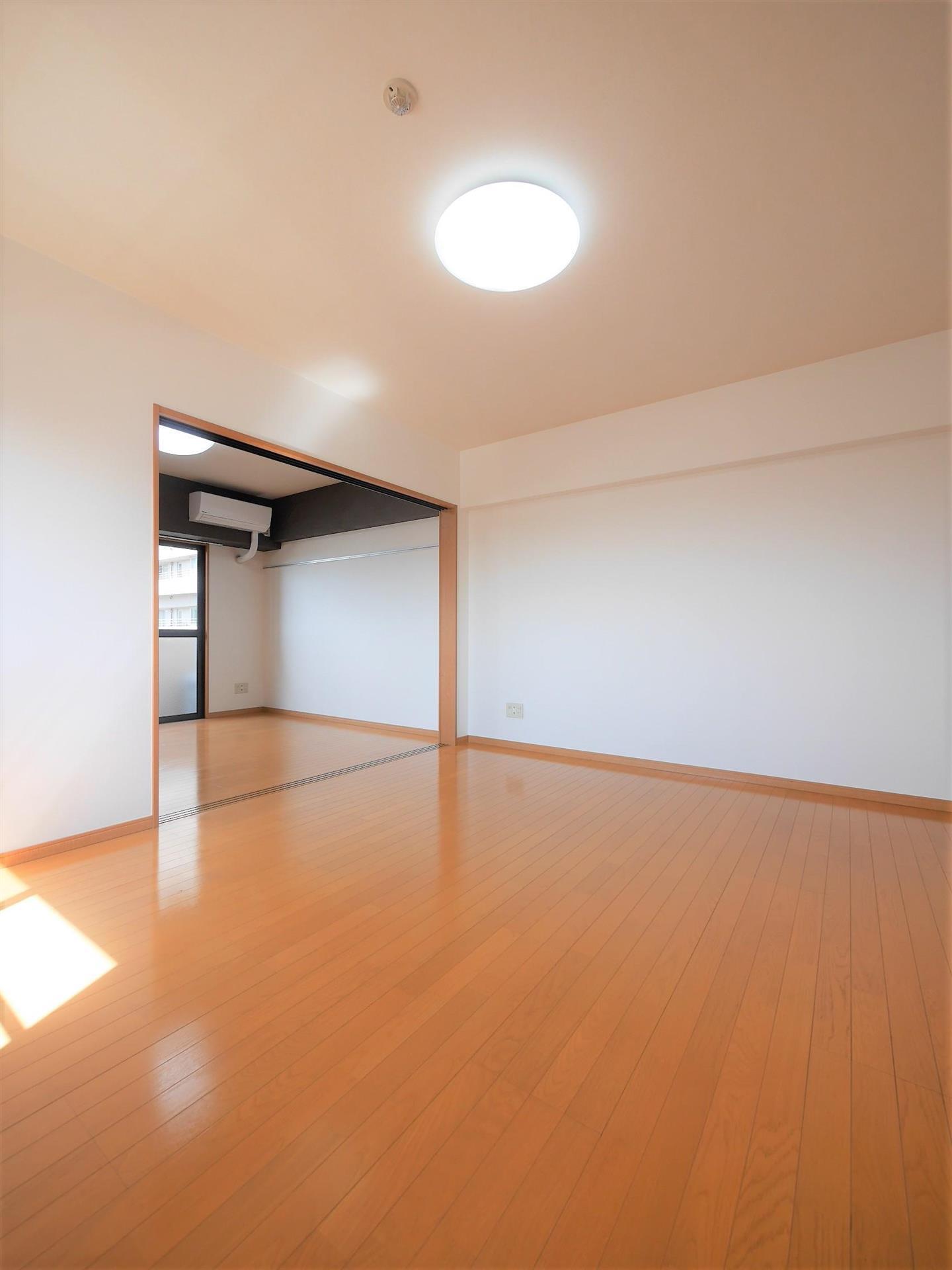 その他部屋・スペース　洋室からリビング