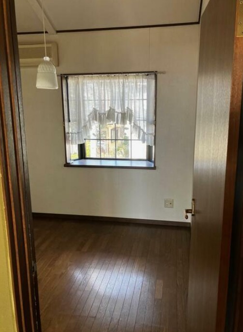 その他部屋・スペース　落ち着いた色調の寝室です