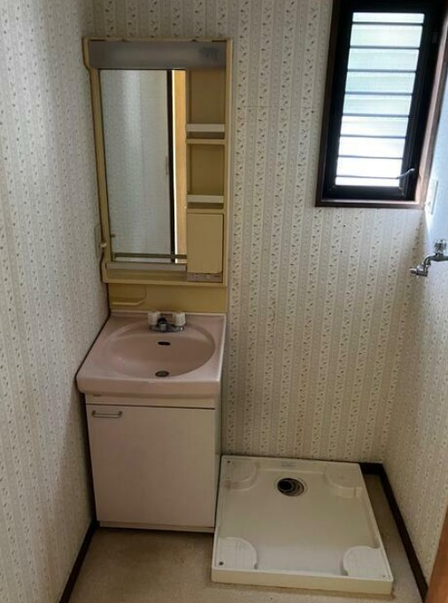 洗面設備　スペースが確保できる洗面所です