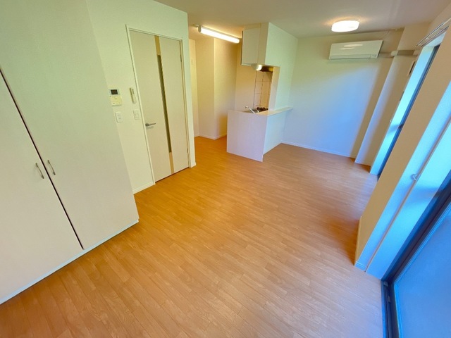 居室・リビング　角部屋、南向きの明るいリビング