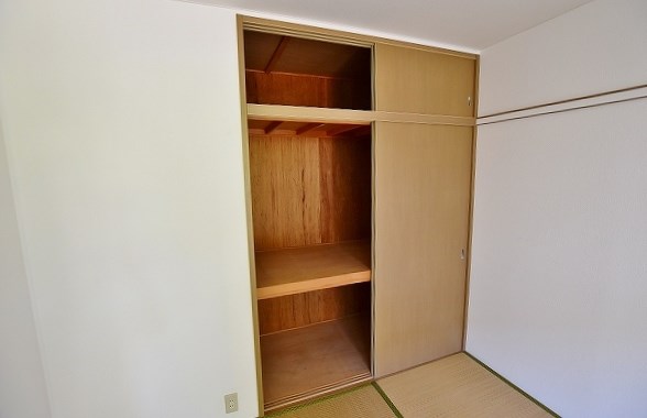 収納　★古臭く感じるかもしれませんがクローゼットより収納力は多いの