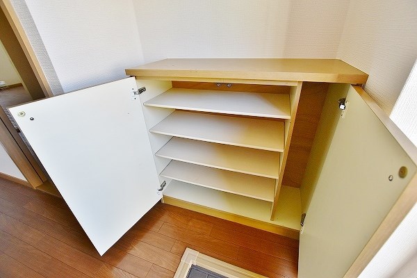 エントランス　★この上は鍵置場！そしたら行く前にあわてないから！シューズＢ