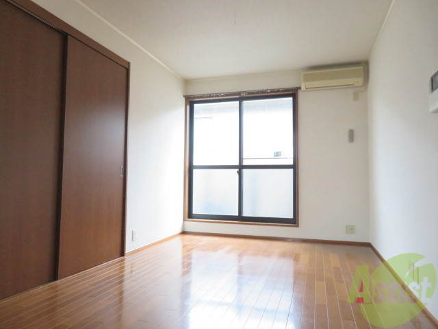 居室・リビング　かなり広めのリビングです。のびのびできますね。