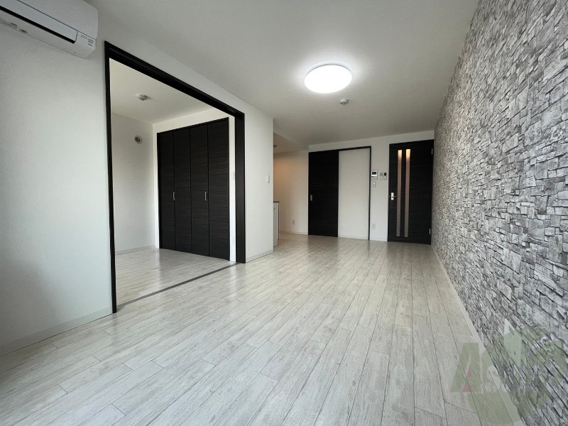 居室・リビング　リビングは白を基調としていて明るい印象ですね！