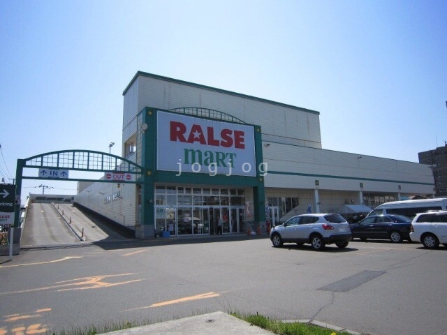 スーパー　ラルズマート美園店（スーパー）まで687m